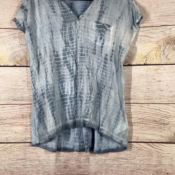 Cynthia Rowley Woman Blue Tie Dye V-Neck Short Sleeve Curved Hem Pocket T-Shirt - Picture 5 of 12